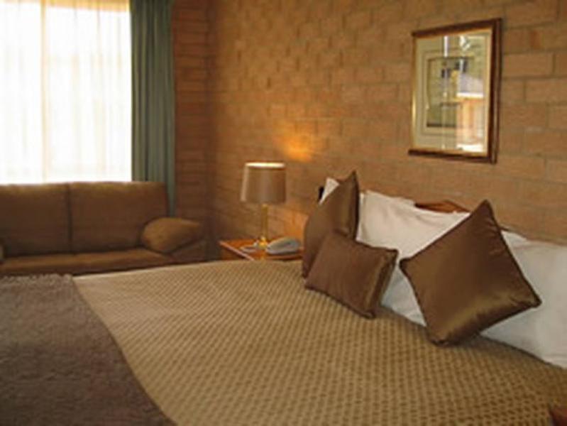 Golden Chain Aalana Motor Inn Cowra Ngoại thất bức ảnh