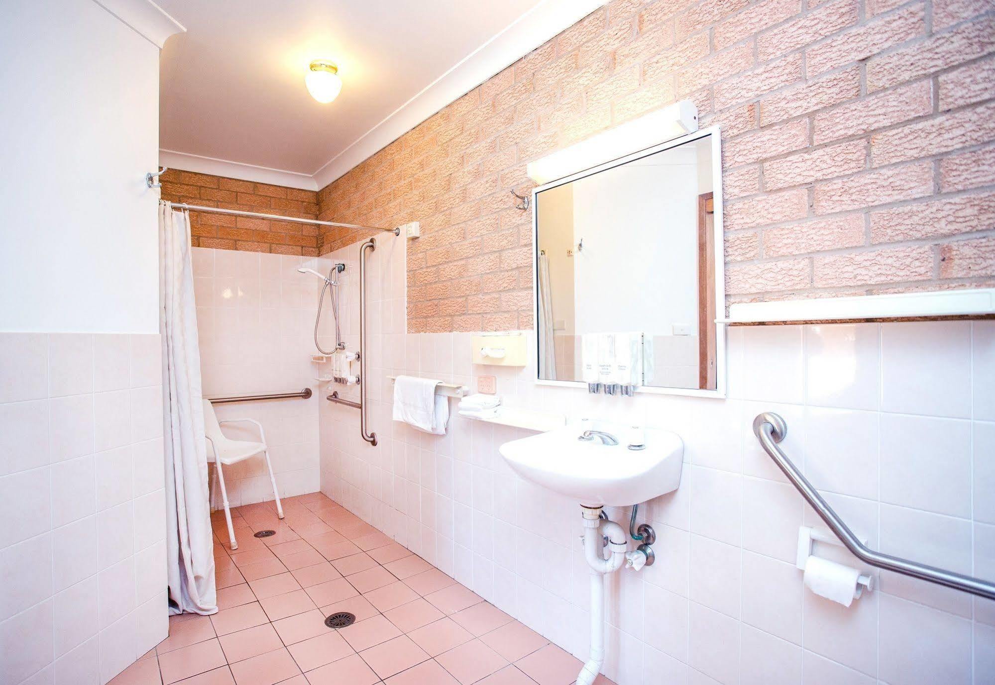 Golden Chain Aalana Motor Inn Cowra Ngoại thất bức ảnh