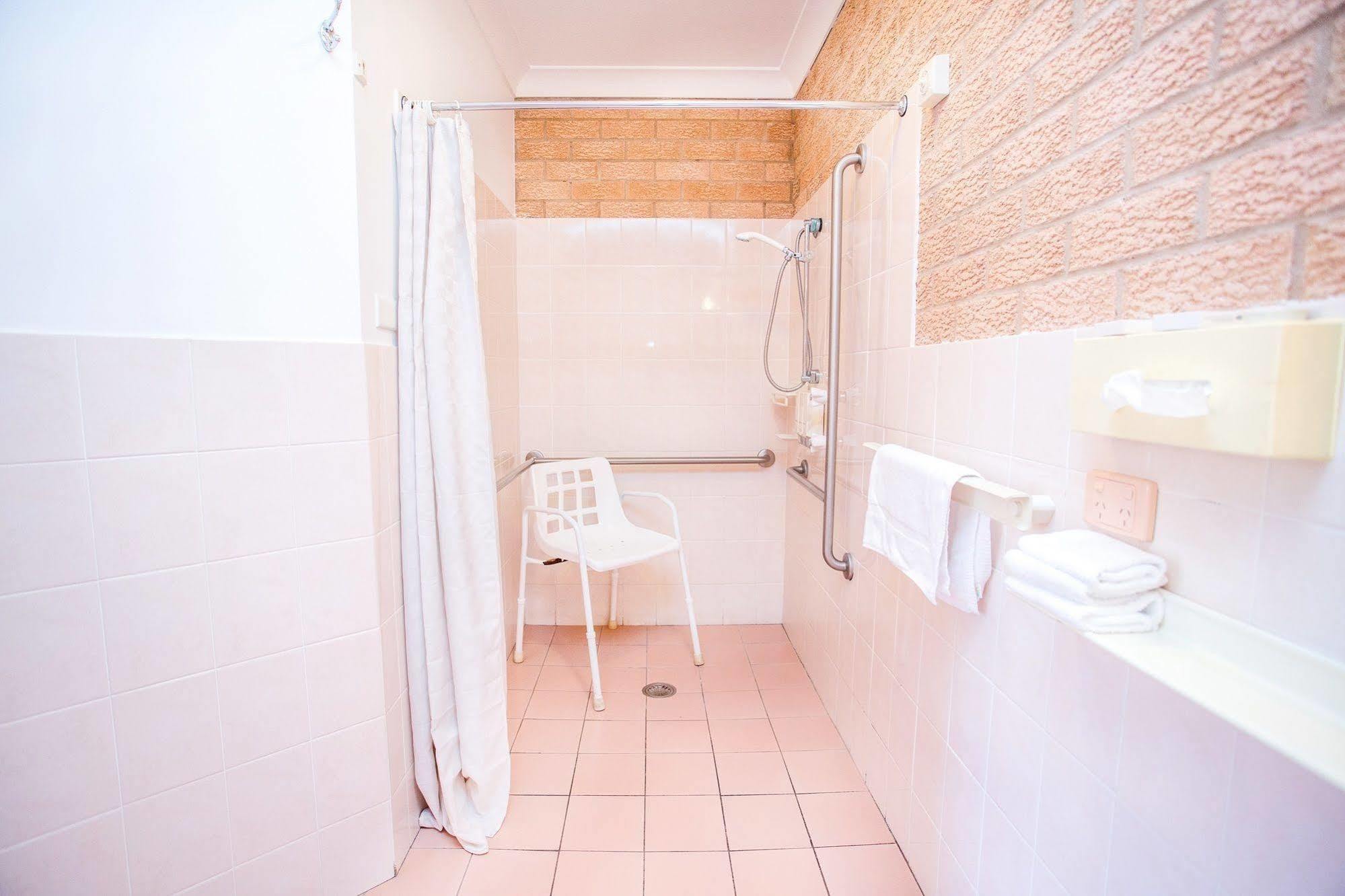 Golden Chain Aalana Motor Inn Cowra Ngoại thất bức ảnh