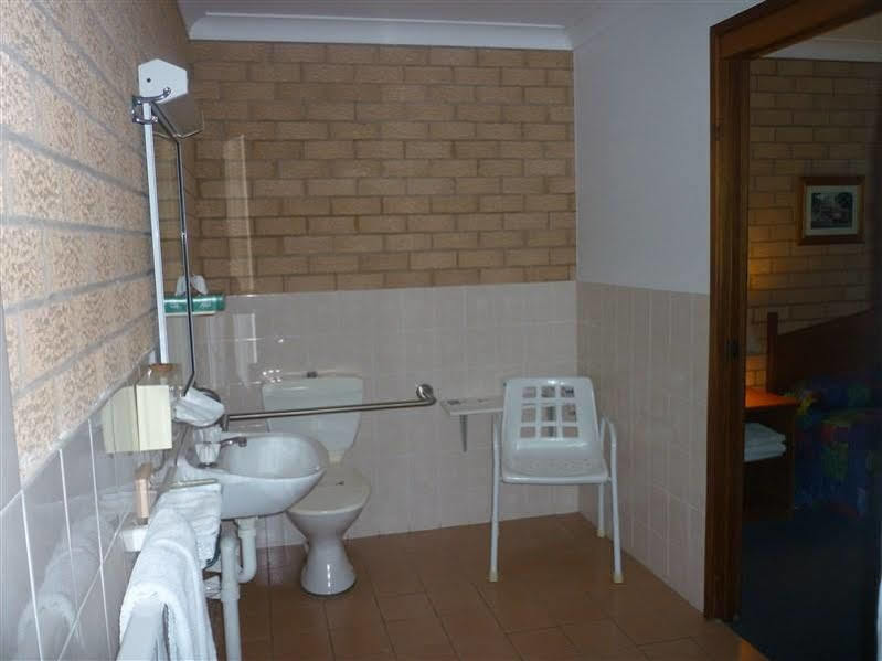Golden Chain Aalana Motor Inn Cowra Ngoại thất bức ảnh